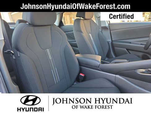 Certified 2023 Hyundai Elantra SEL w/ Preferred Accessory Package image 18
