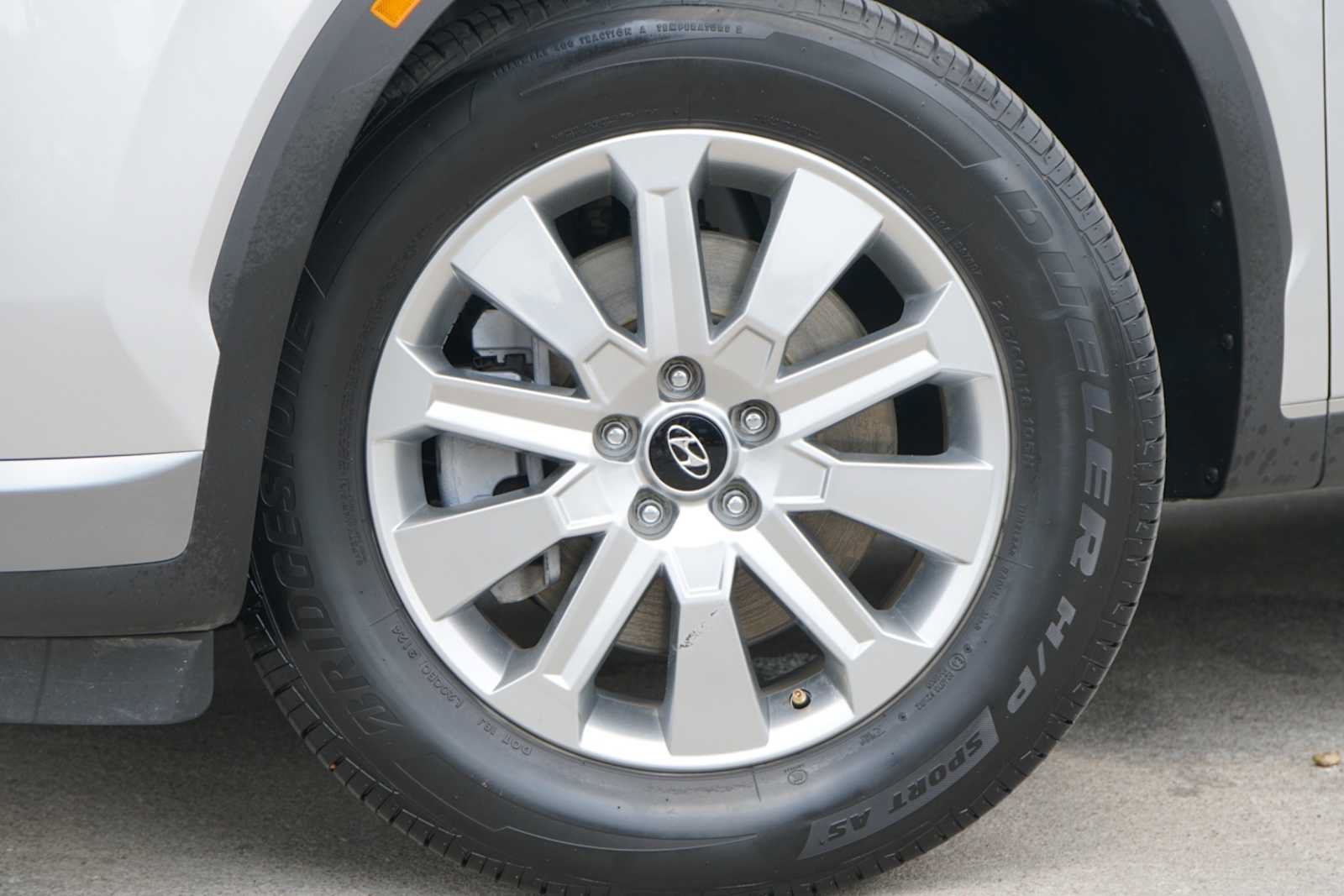 Used 2025 Hyundai Palisade SEL FWD image 2