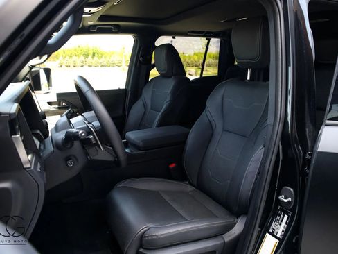 Used 2025 Lexus GX 550 image 31