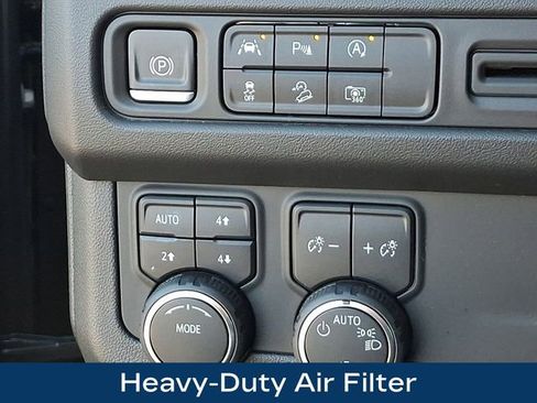 Used 2024 Chevrolet Suburban Z71 w/ Luxury Package AWD/4WD image 9