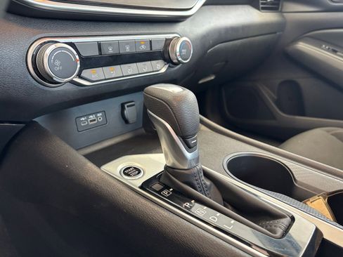 Used 2025 Nissan Altima 2.5 SV FWD image 41