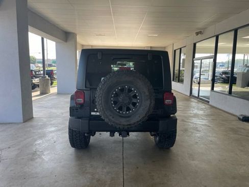 Used 2016 Jeep Wrangler Unlimited Sahara w/ Connectivity Group AWD/4WD image 4