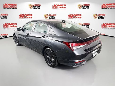 Certified 2022 Hyundai Elantra SEL w/ Cargo Package FWD image 2