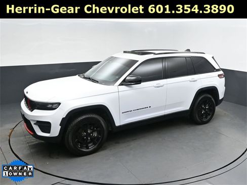 Used 2025 Jeep Grand Cherokee Altitude image 31