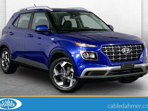 Used 2025 Hyundai Venue SEL image 1