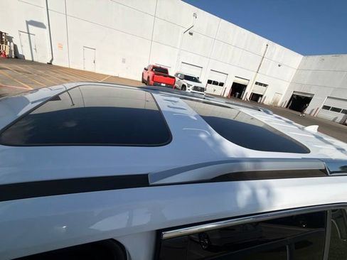 Used 2019 Chevrolet Traverse Premier w/ Driver Confidence II Package FWD image 8