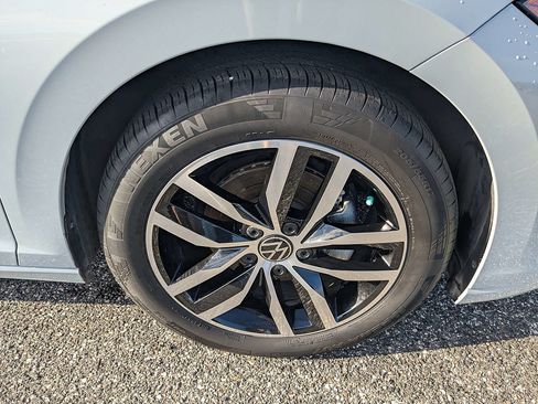 Used 2025 Volkswagen Jetta SE w/ Sunroof Package FWD image 11