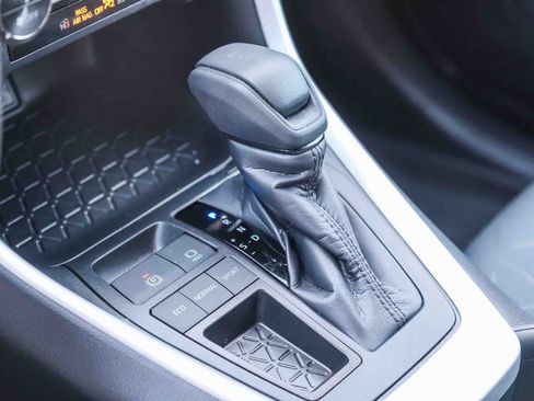 Certified 2025 Toyota RAV4 XLE FWD image 21