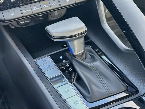 Certified 2025 Hyundai Elantra SEL FWD image 17