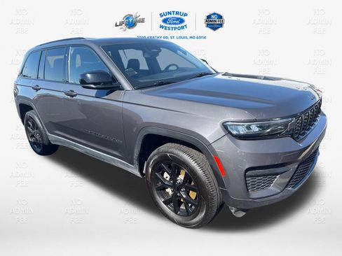Used 2024 Jeep Grand Cherokee Altitude AWD/4WD image 13
