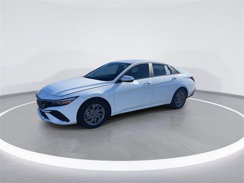 Certified 2025 Hyundai Elantra Blue image 4