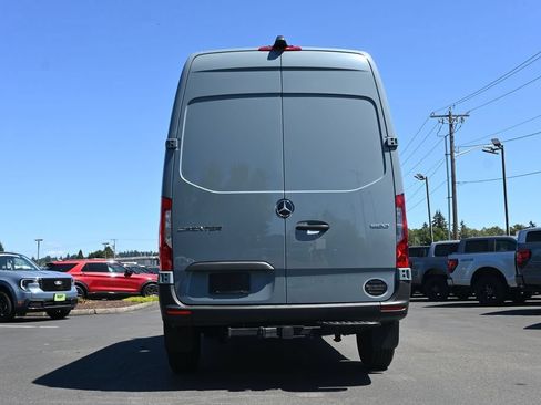Used 2019 Mercedes-Benz Sprinter 144 image 3