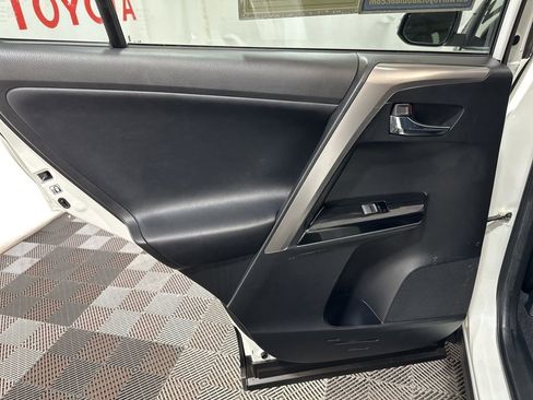 Used 2016 Toyota RAV4 Limited image 19