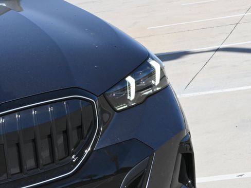 New 2026 BMW 530i w/ M Sport Package RWD image 8