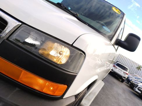 Used 2016 GMC Savana 2500 image 30