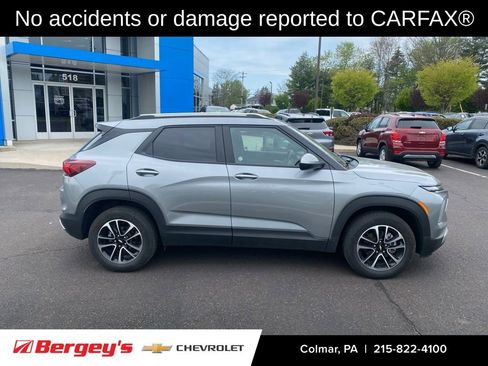 Used 2025 Chevrolet TrailBlazer LT AWD/4WD image 2