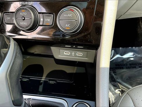 Used 2023 Volkswagen Jetta SE FWD image 17