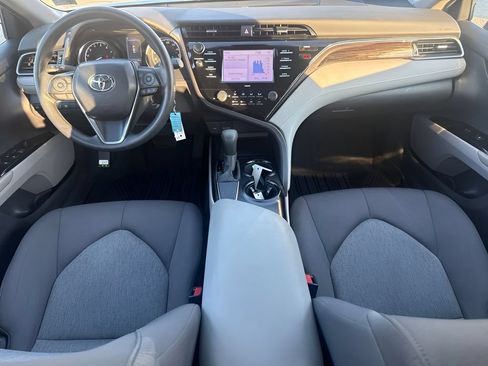 Used 2020 Toyota Camry LE FWD image 10