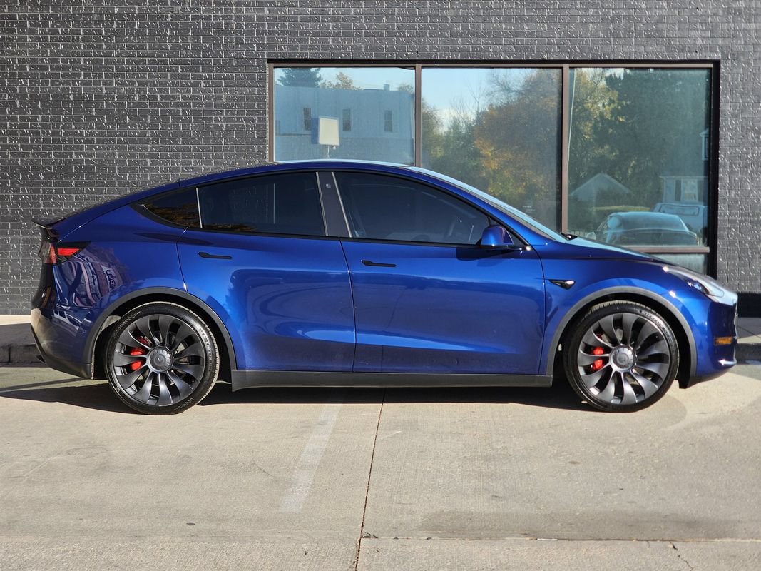Used 2022 Tesla Model Y Performance AWD/4WD image 9