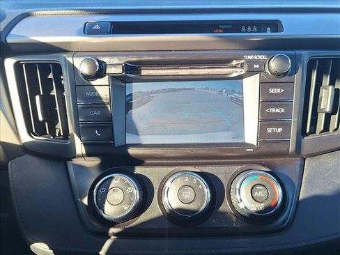 Used 2017 Toyota RAV4 LE image 5