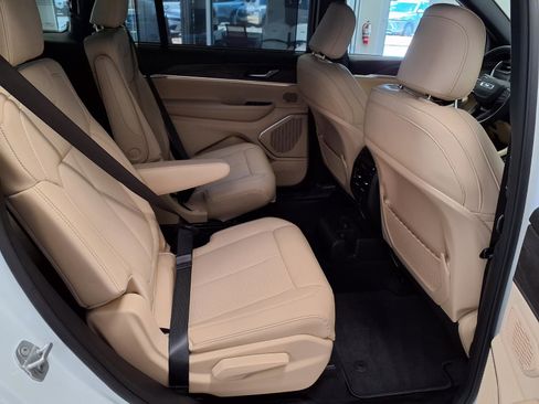 Used 2025 Jeep Grand Cherokee L Limited w/ Luxury Tech Group II RWD image 14