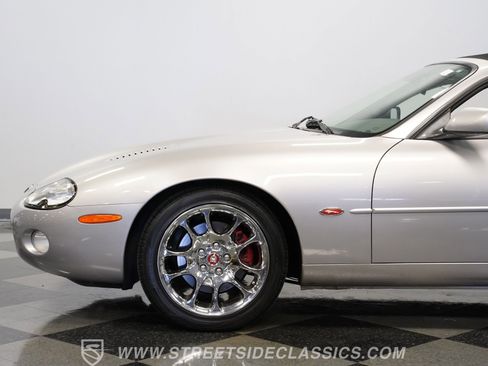 Used 2001 Jaguar XK8 Convertible image 23