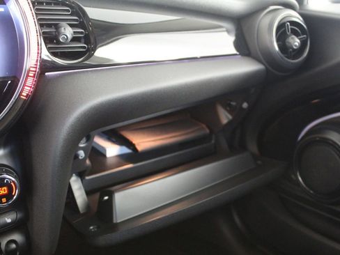 Used 2023 MINI Cooper 2-Door Hardtop w/ Signature Upholstery Package image 29