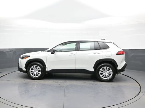 Certified 2024 Toyota Corolla Cross L image 9