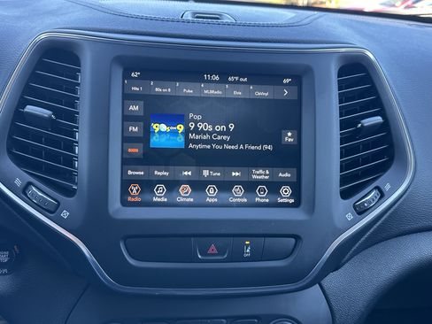 Used 2022 Jeep Cherokee Latitude Lux w/ Sun & Sound Group image 29