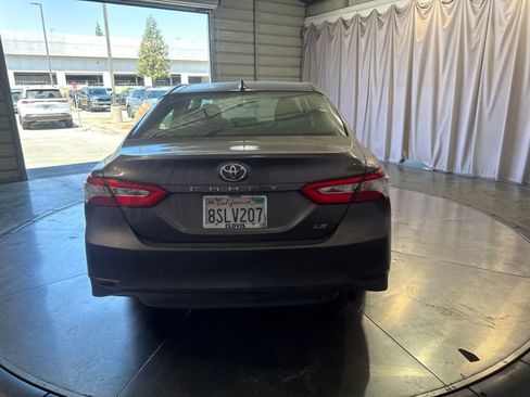 Used 2020 Toyota Camry LE FWD image 5