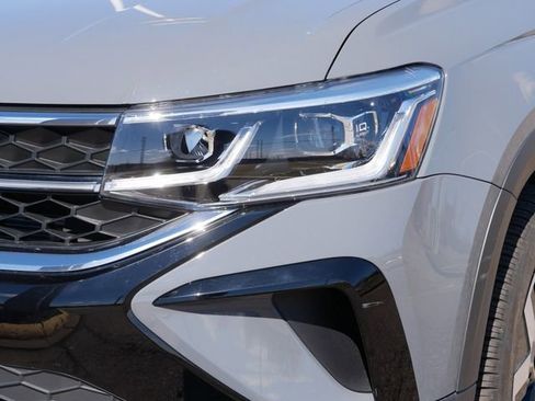 Certified 2023 Volkswagen Taos SEL image 10