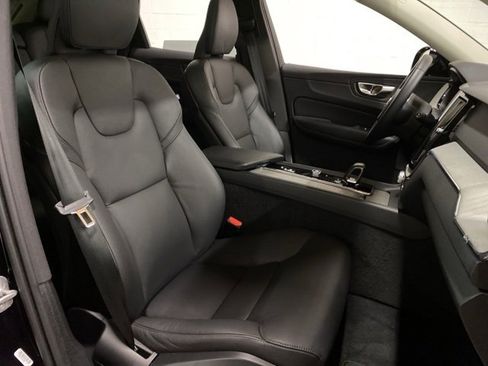 Used 2025 Volvo XC60 B5 Plus image 82