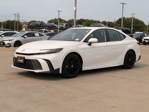 Used 2025 Toyota Camry SE FWD image 10
