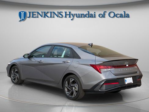 Used 2025 Hyundai Elantra SEL image 5