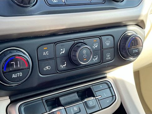 Used 2022 GMC Acadia Denali w/ Denali Ultimate Package AWD/4WD image 16