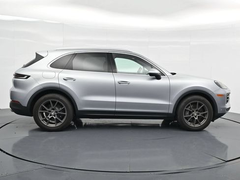 Certified 2025 Porsche Cayenne AWD/4WD image 8