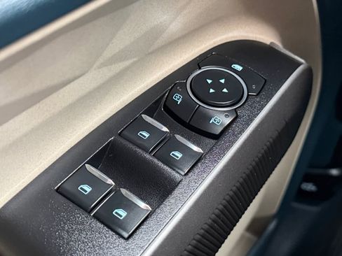 Used 2025 Ford Maverick Lariat image 19