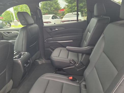 Used 2025 Chevrolet Traverse LT w/ Driver Confidence Package FWD image 23