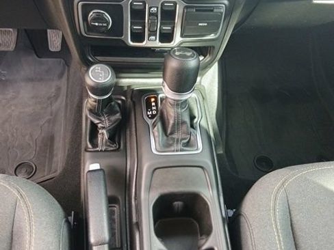 Used 2025 Jeep Wrangler Unlimited Sport AWD/4WD image 20
