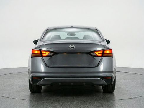 Used 2025 Nissan Altima 2.5 SV FWD image 7