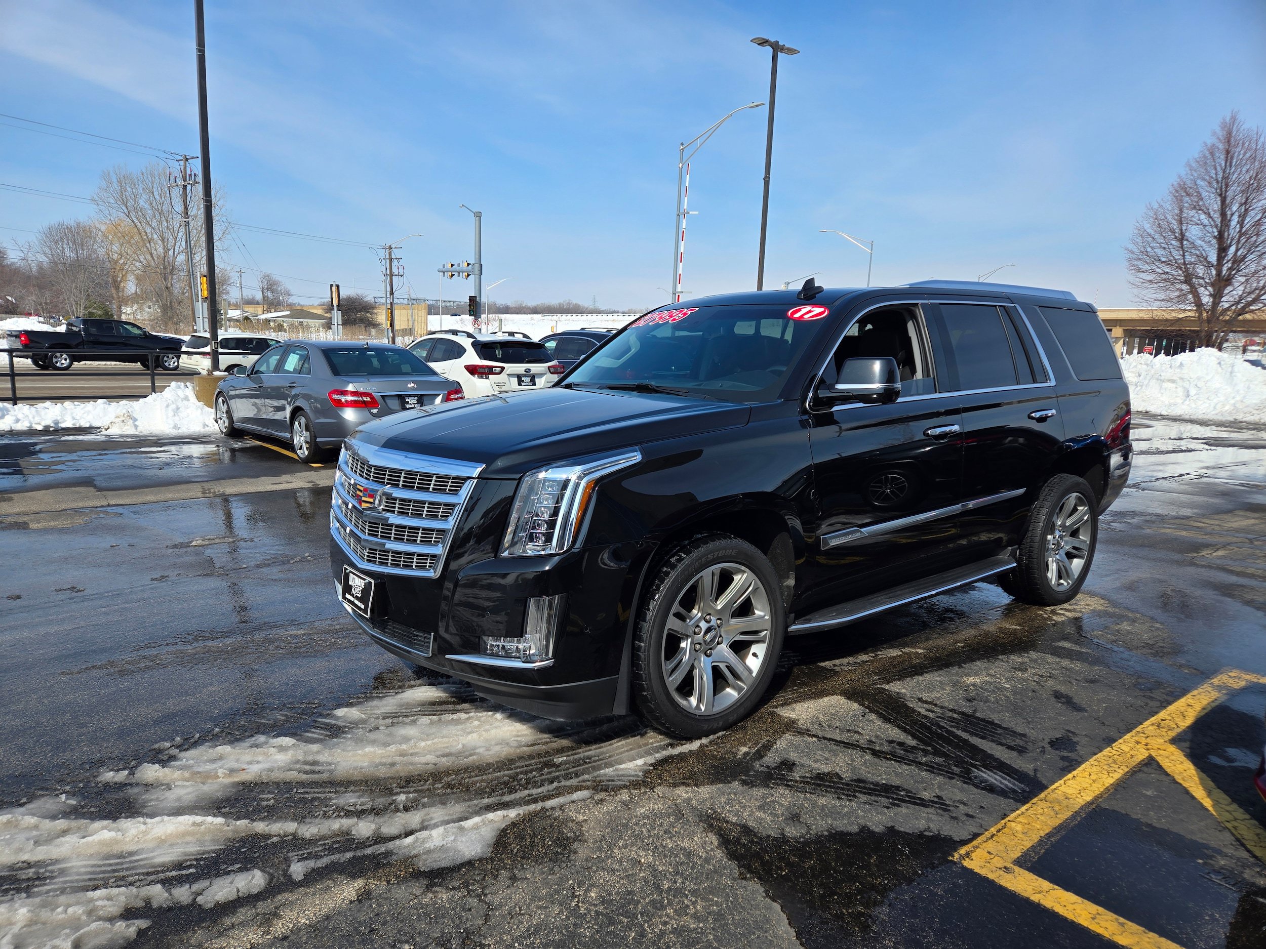 Used 2017 Cadillac Escalade Luxury AWD/4WD image 3