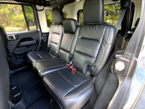 Used 2020 Jeep Wrangler Unlimited Sahara image 21