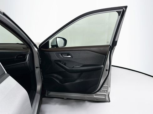 Used 2023 Nissan Rogue SV FWD image 30