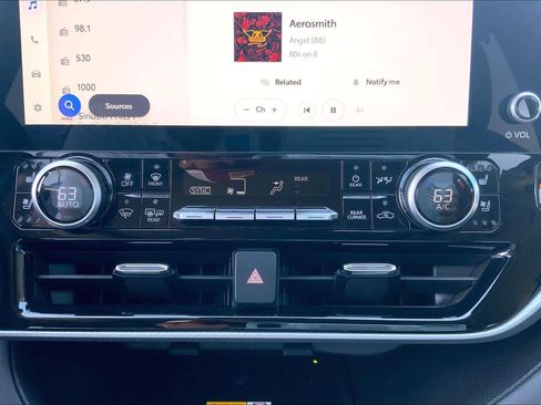 Used 2024 Toyota Highlander Platinum image 35