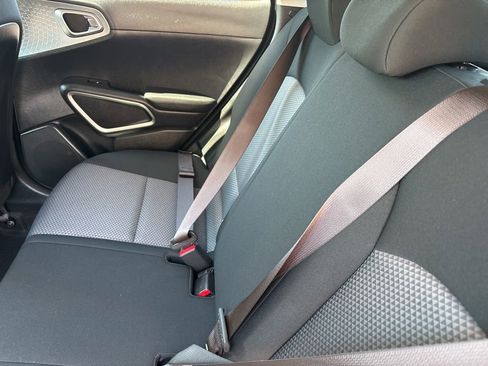 Used 2025 Kia Soul LX w/ LX Technology Package FWD image 26