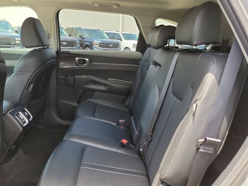 Used 2025 Kia Sorento S w/ Panoramic Sunroof Package FWD image 14