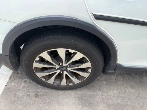 Used 2017 Subaru Outback 2.5i Limited AWD/4WD image 3