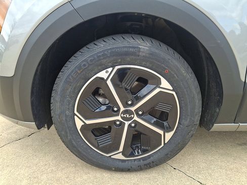 Used 2023 Kia Niro EX image 28