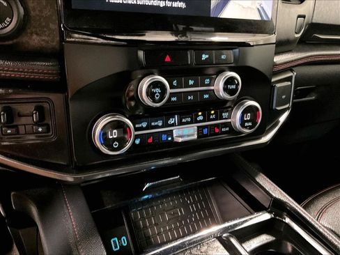 Used 2023 Ford Expedition Limited AWD/4WD image 27