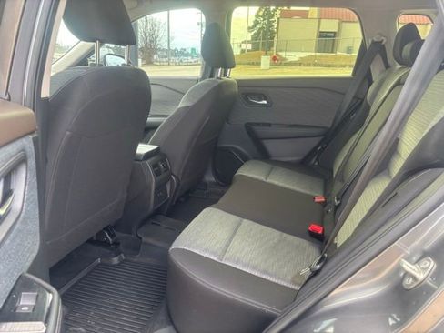 Used 2023 Nissan Rogue SV image 14